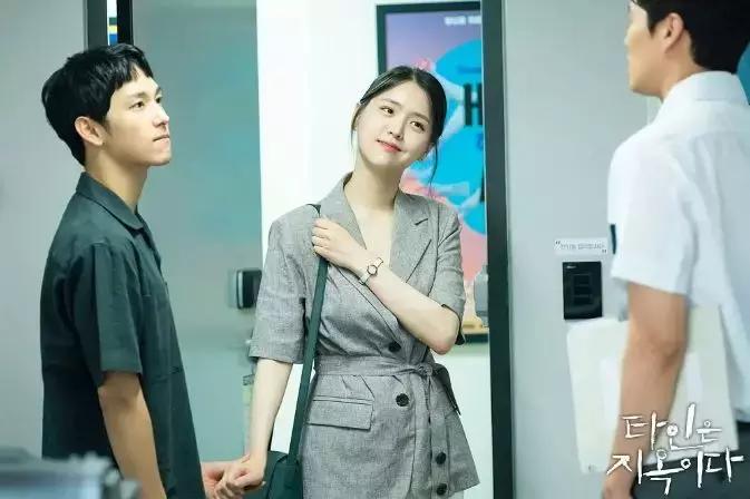 群租吃人游戏，前两分钟男主就被爆头