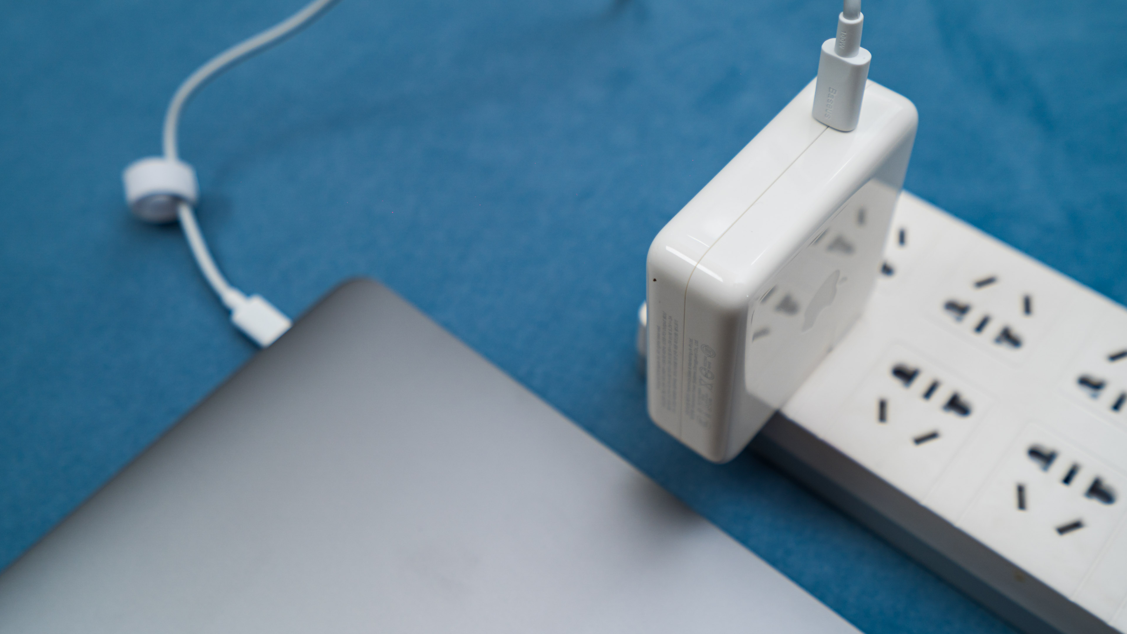 倍思65w氮化镓充macbookpro,倍思氮化镓100w充苹果电脑