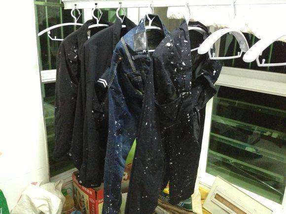 衣服跟卫生纸一起洗了发白怎么办,衣服粘纸巾如何二次清洗干净