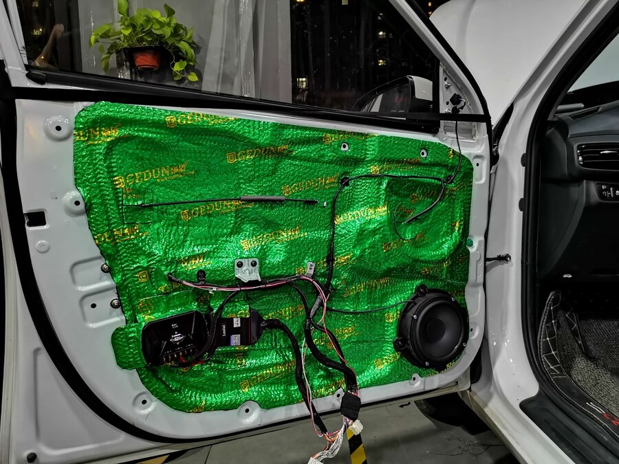 现代悦动改音响视频,现代悦动隔音改装方法