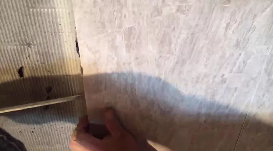 胶泥贴瓷片要加水泥吗,贴墙砖水泥跟胶泥的调配比例