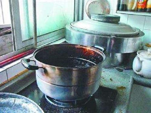 使用不锈钢的餐具哪种方法正确,使用不锈钢餐具哪种方法正确的