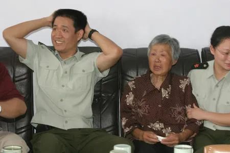 聂海胜：16岁丧父，曾想停学帮妈妈，被“逼”复学后边上学边打工