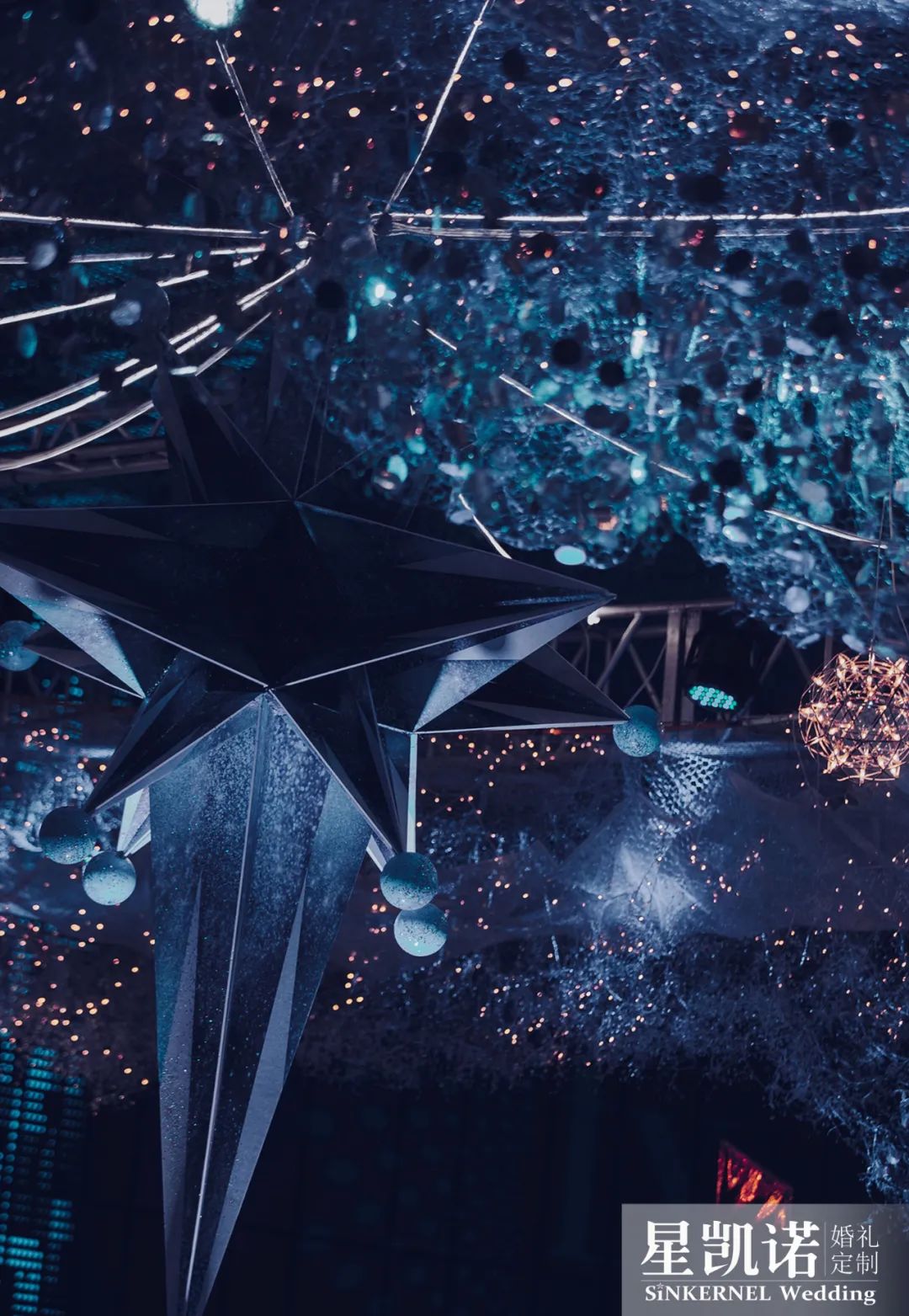 一整个触手可及的宇宙星河，把仰望的星空搬进婚礼，繁星璀璨