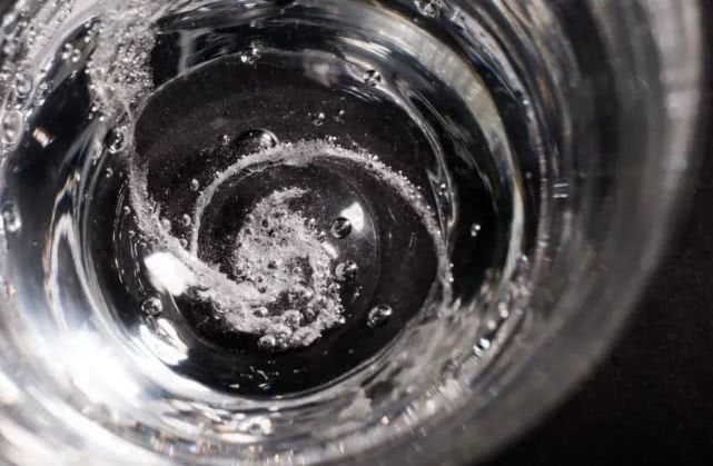 要想生活过得好必须喝点白开水,要想生活过得去每天总得受点气