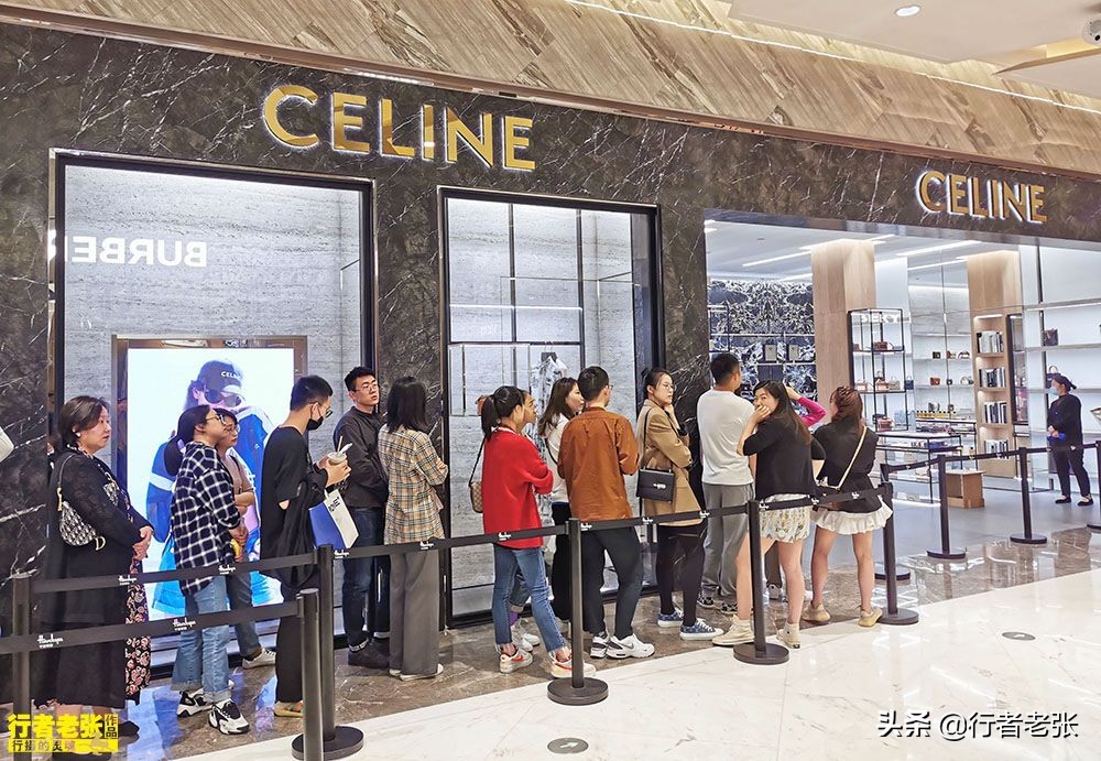 浙江第二有钱的城市，30亿建文化广场，商场里面市民排队买奢侈品