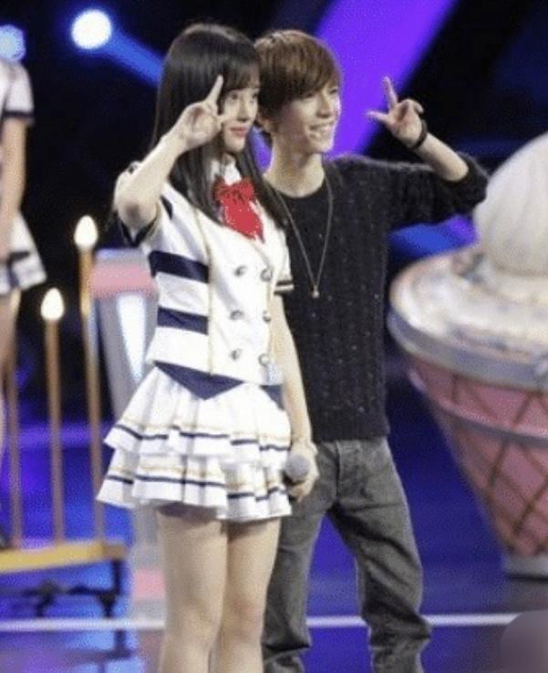 鞠婧祎真实身高郭敬明,当1米59鞠婧祎遇到1米58冯提莫