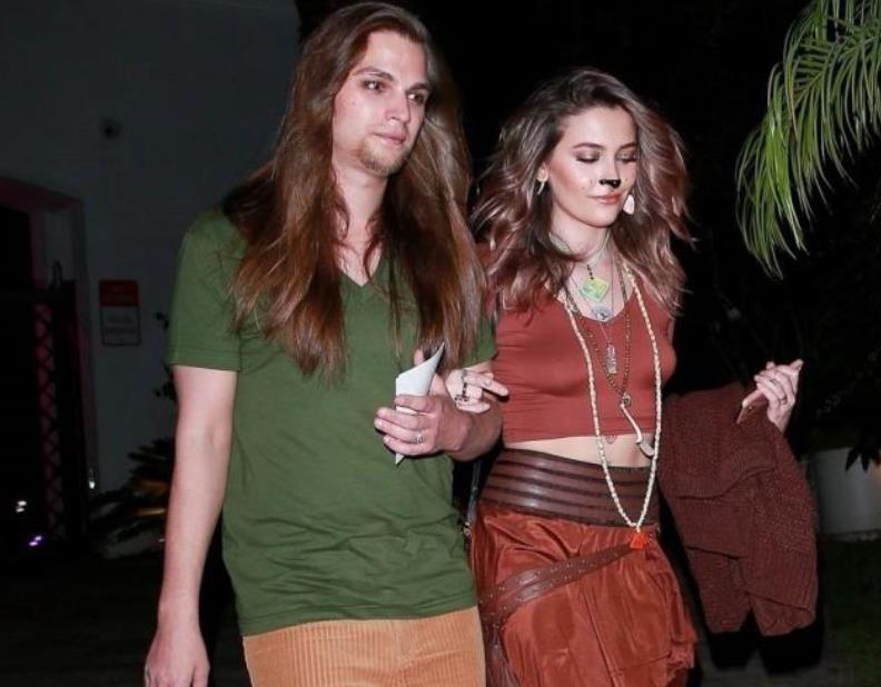 迈克尔杰克逊女儿现在状况,现在迈克尔杰克逊女儿长得怎么样