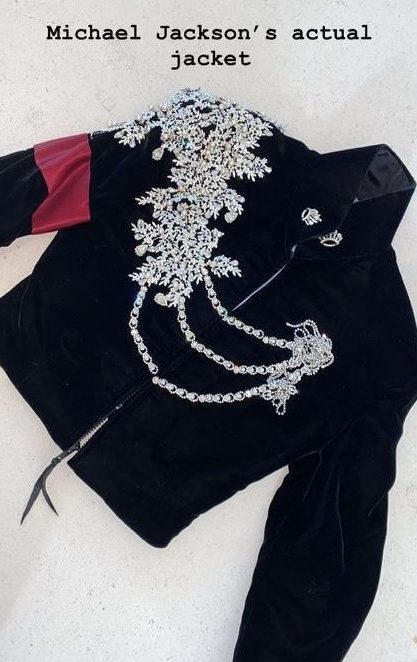 开眼了,乔丹穿过的鞋能卖400万!梦露穿过的裙子更是高达3400万