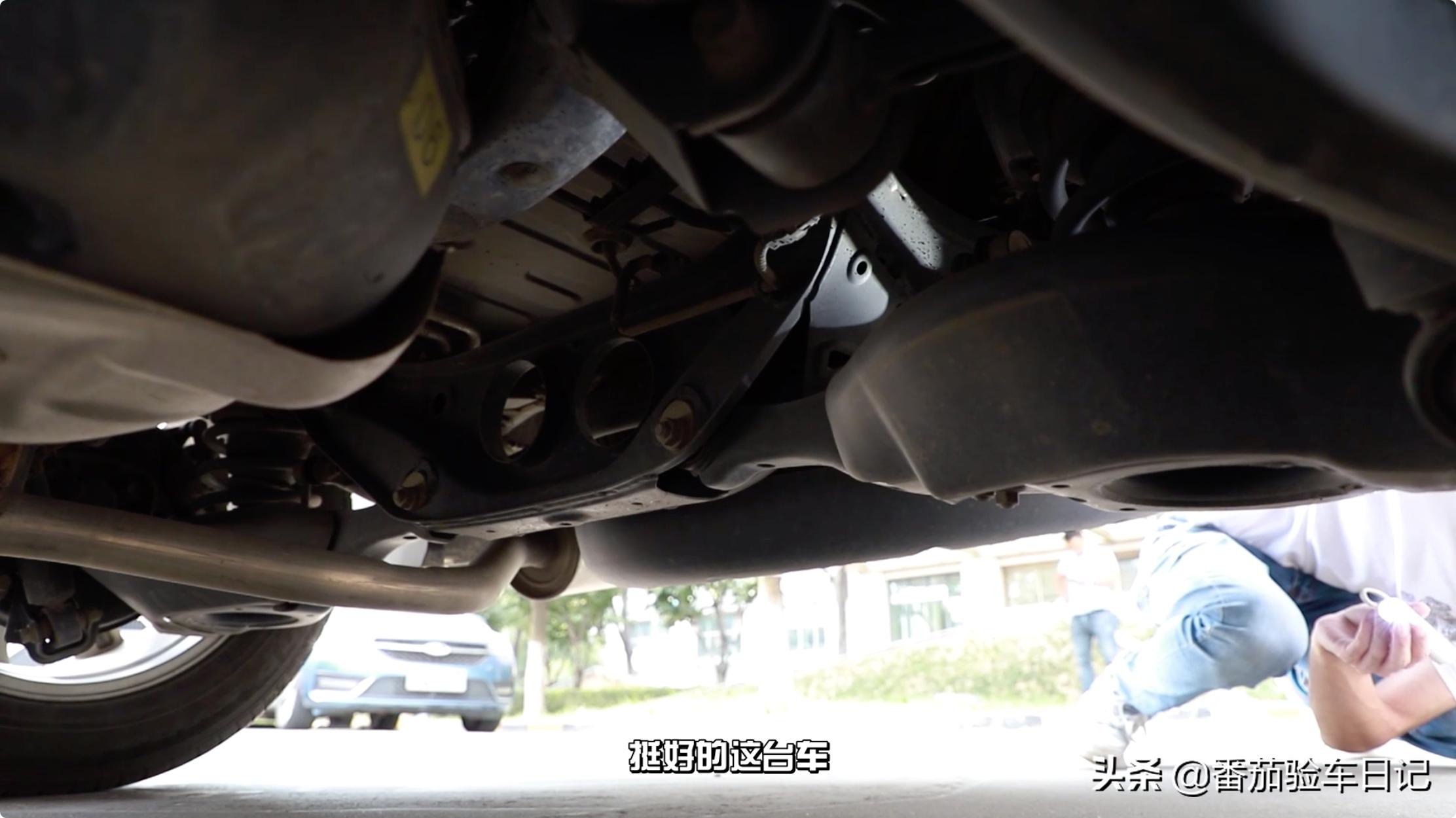 帮客户检测不到两年的丰田汉兰达，价格略高但是车况很值