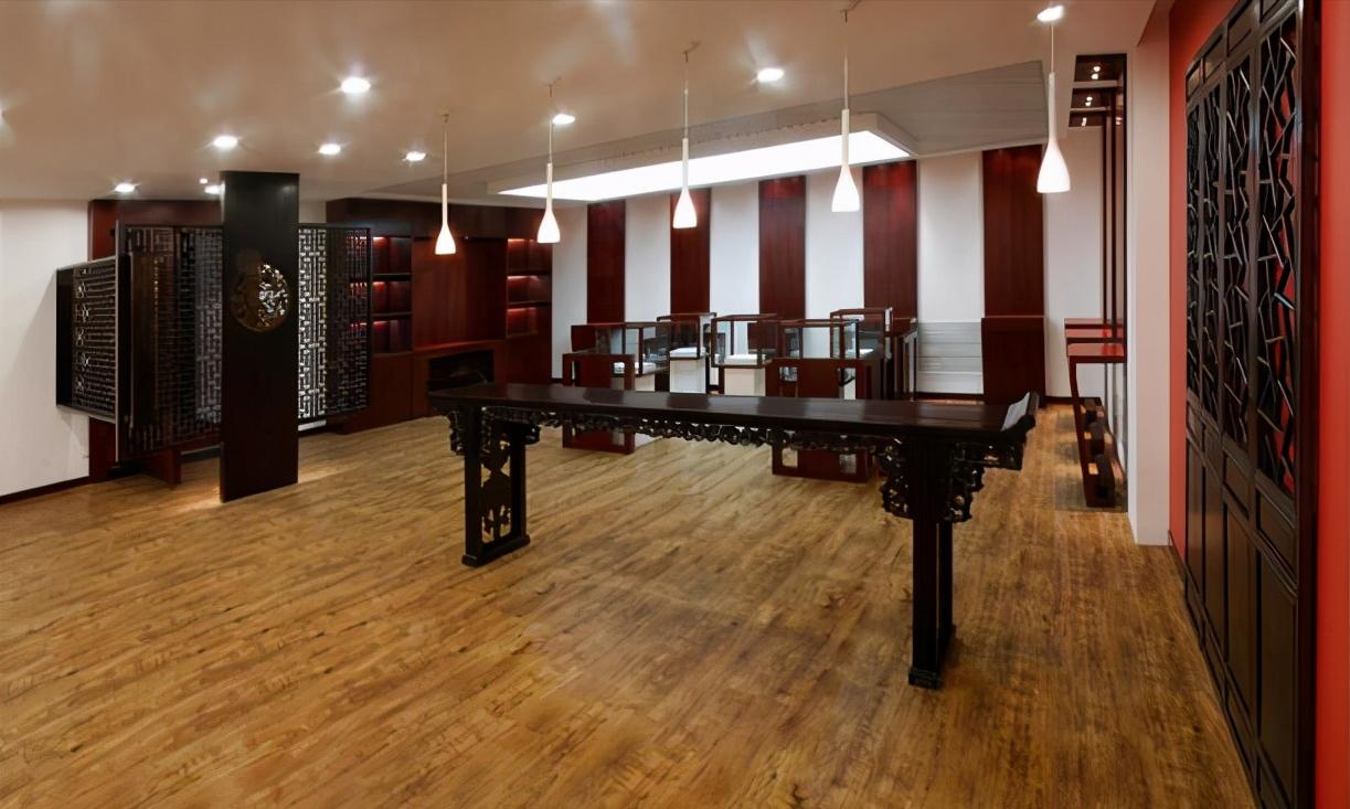 有些人买不起红木家具就说不好看,越来越多人不想买房子