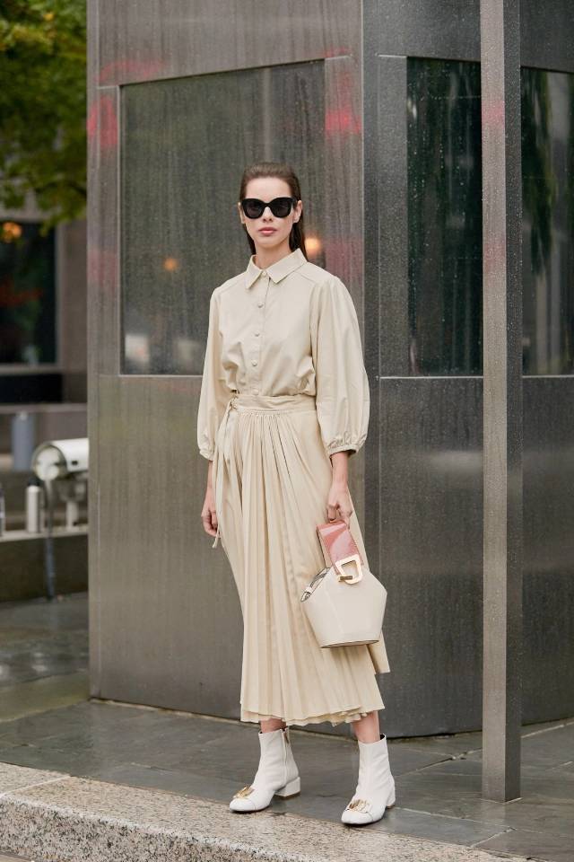 小白鞋怎么搭配过膝靴,短白靴鞋穿搭