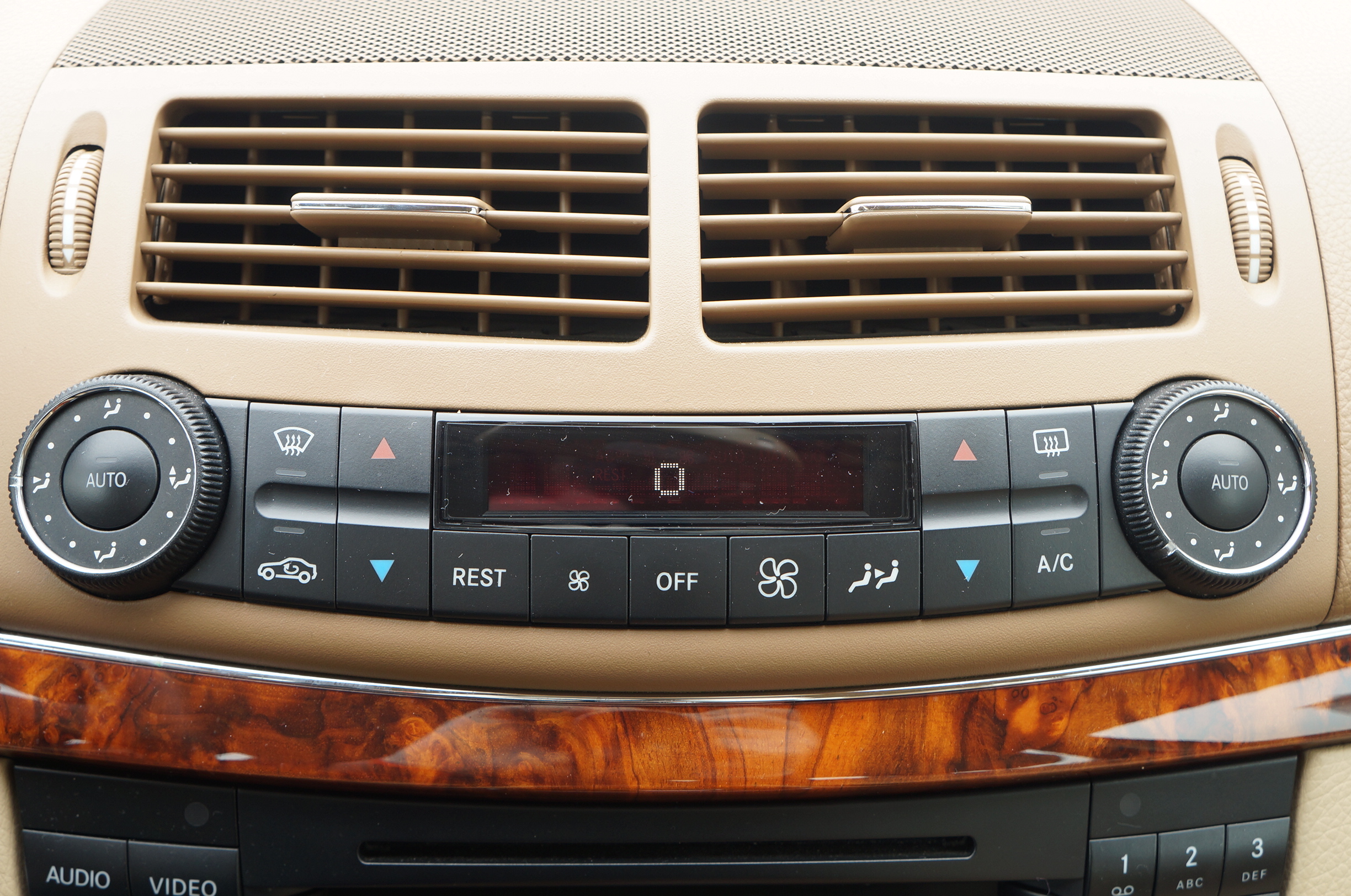 四眼老款奔驰e280,四眼奔驰e280值得入手吗