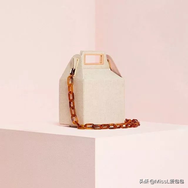 天热了来买新衣裳,天热又该买衣服了的句子