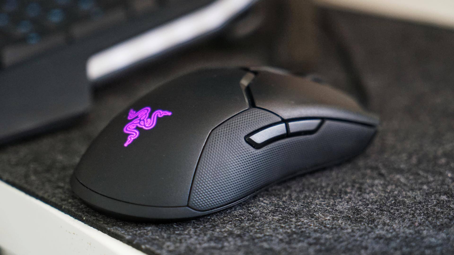 重量很轻的游戏鼠标,重量轻一点电竞鼠标