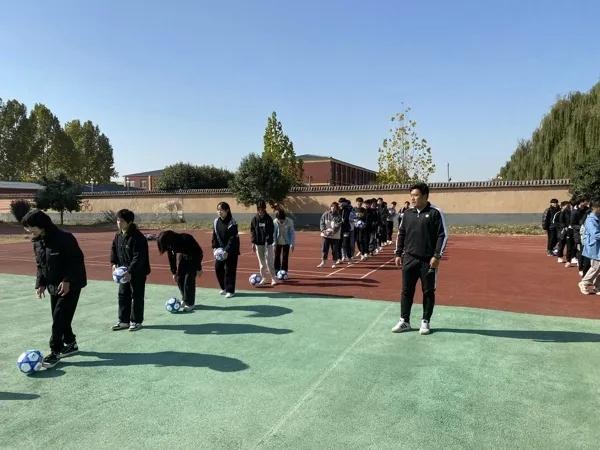 开封团委爱心帮扶贫困儿童,城乡学校结对帮扶捐赠仪式