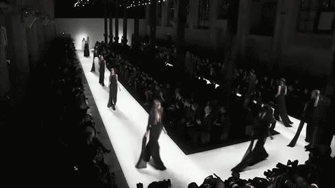 素人怎么去参加时装周走秀,素人怎么去时装周看秀