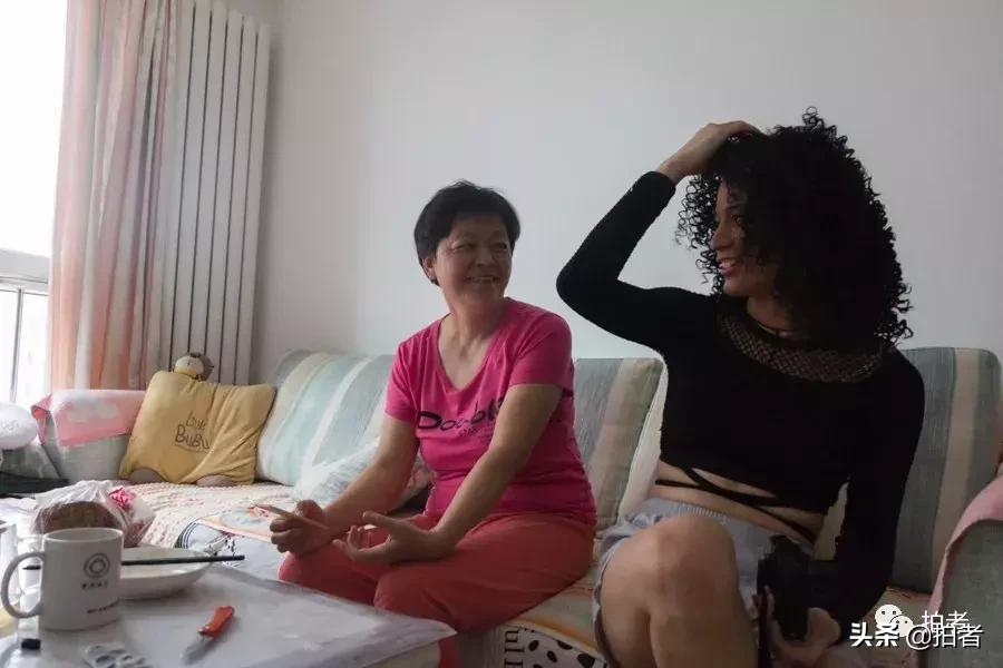 “女装大佬”木木：我更愿意被称作美妆博主