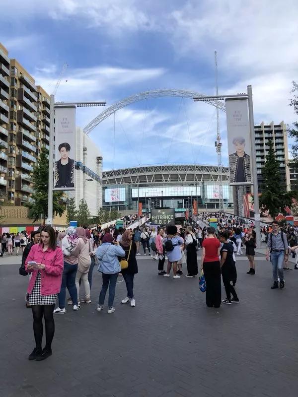 他们征服了这被世人铭记的传奇音乐圣殿，再次创造K-pop新历史