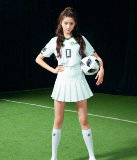 鞠婧祎和关晓彤合体像谁,杨幂关晓彤鞠婧祎一起的照片