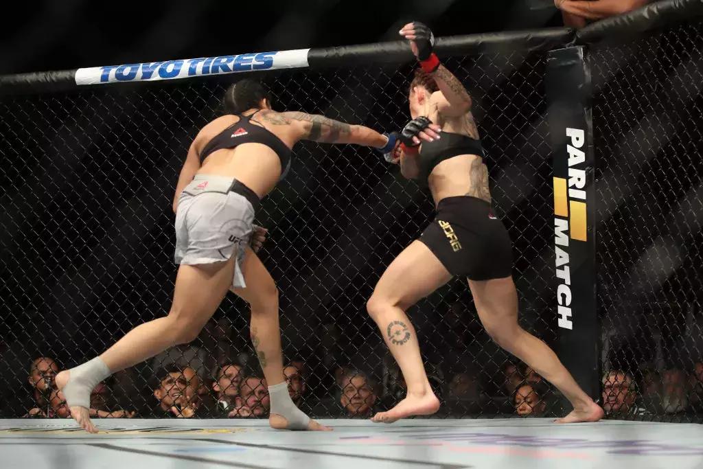 “骨头”琼斯三度称王，“母狮”加冕地表最强女战士