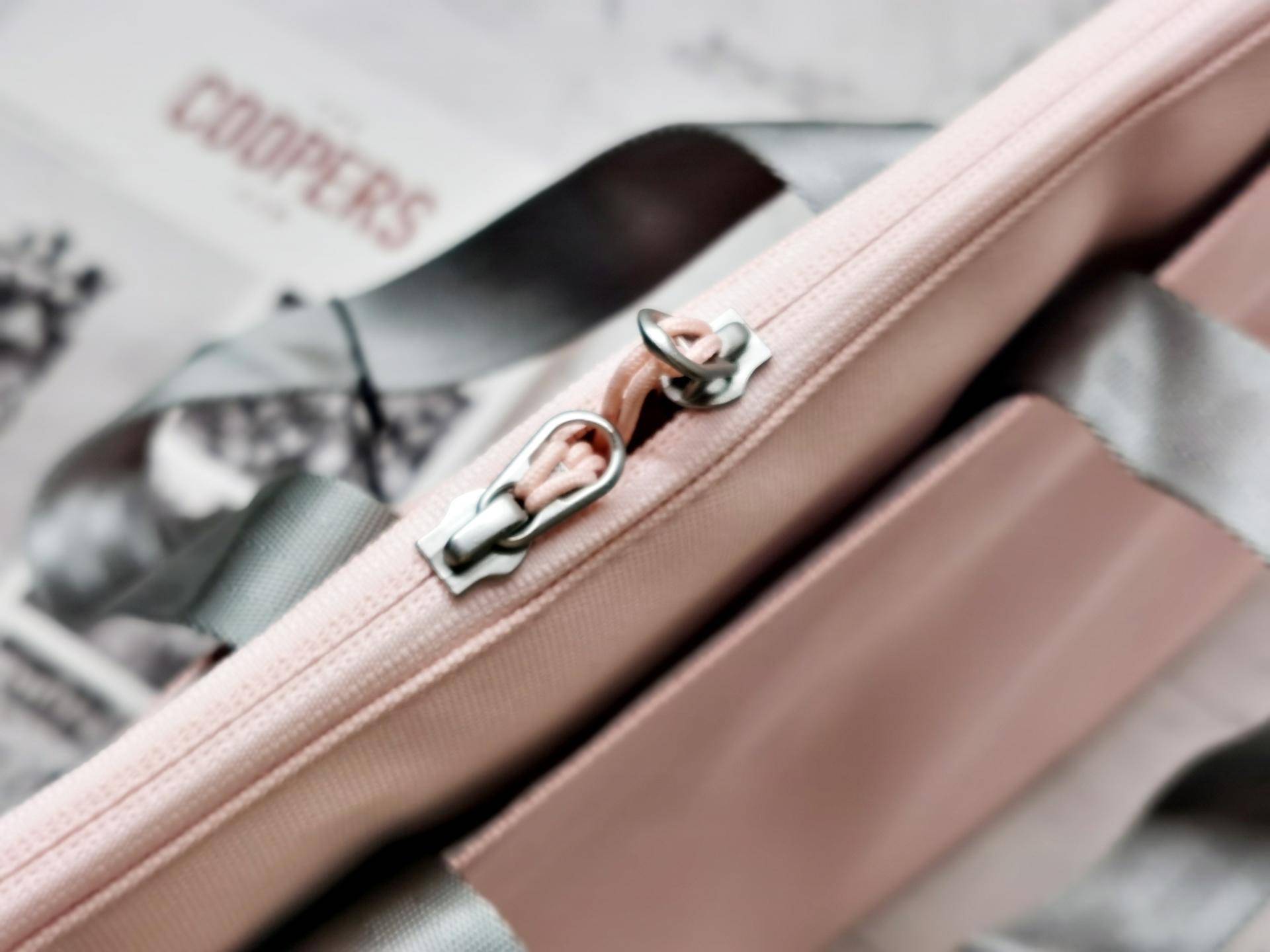 女人总是控制不住剁手买包