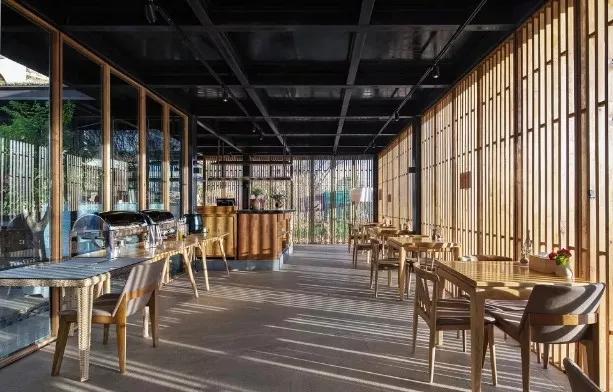 慢综艺之光拒绝剧本测评数十家“顶级”民宿，第一期就是浮云牧场