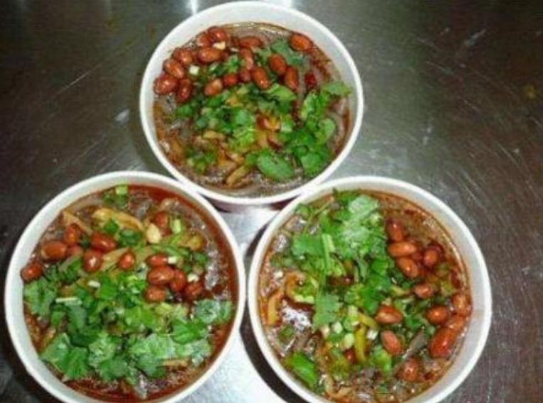 这才是正宗的酸辣粉的正确做法,正宗酸辣粉培训重庆小吃培训学校