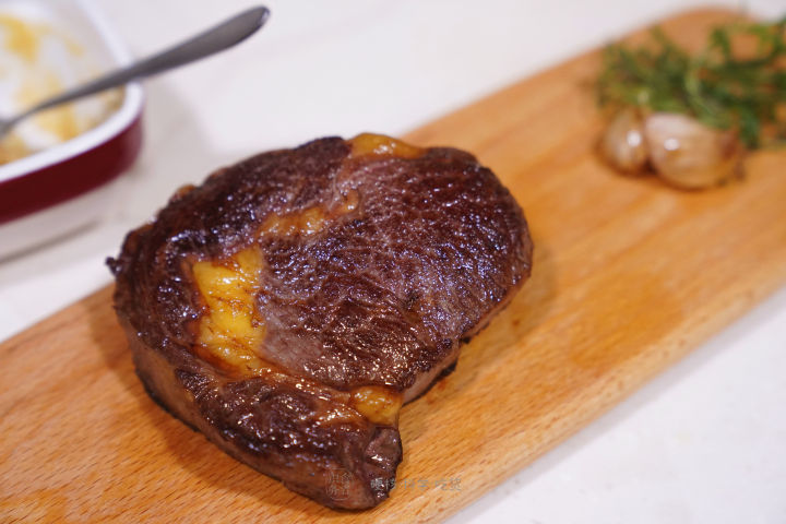 煎牛排时黄油炸到身上怎么办,煎牛排香料总是一煎就糊