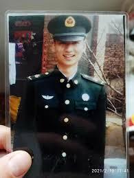 中国军人用血肉之躯肆虐洪水,00后解放军官兵抗震救灾