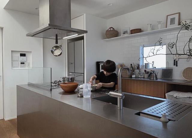 日本主妇带娃一日三餐,日本孩子做家务