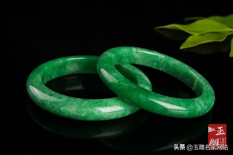 玉镯子的价格一般多少钱,玉镯子一般多少钱