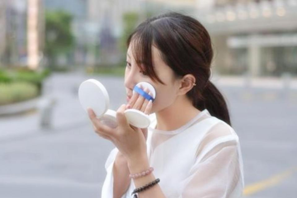 产后哺乳期可以做美甲吗,哺乳期不能化妆吗