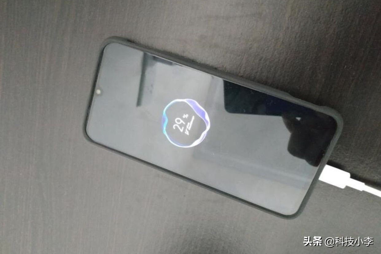 iQOO新机使用一天后的个人体验，说一说优缺点！