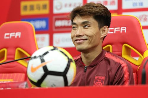 那些留洋归来的中国球员,走出半生归来仍是那个少年啥意思