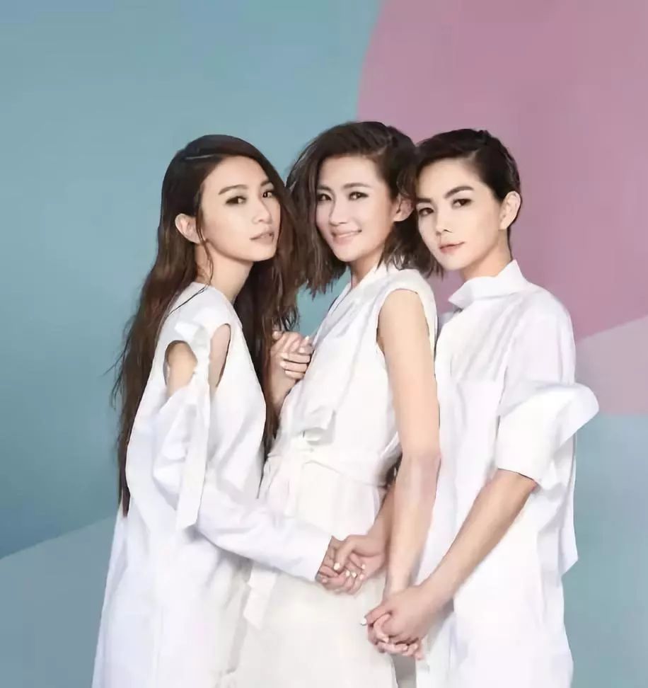 肖战蔡徐坤王一博朱一龙参加活动,19年星光大赏蔡徐坤肖战同台