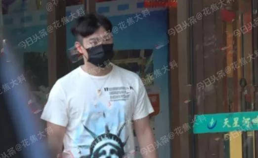 曹云金与富婆女友疑分手?前妻孕期出轨,相声馆倒闭事业爱情全完?