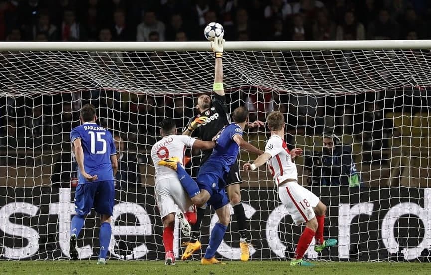 这该死的足球弗格森原话英语,45岁意大利传奇门将布冯正式退役