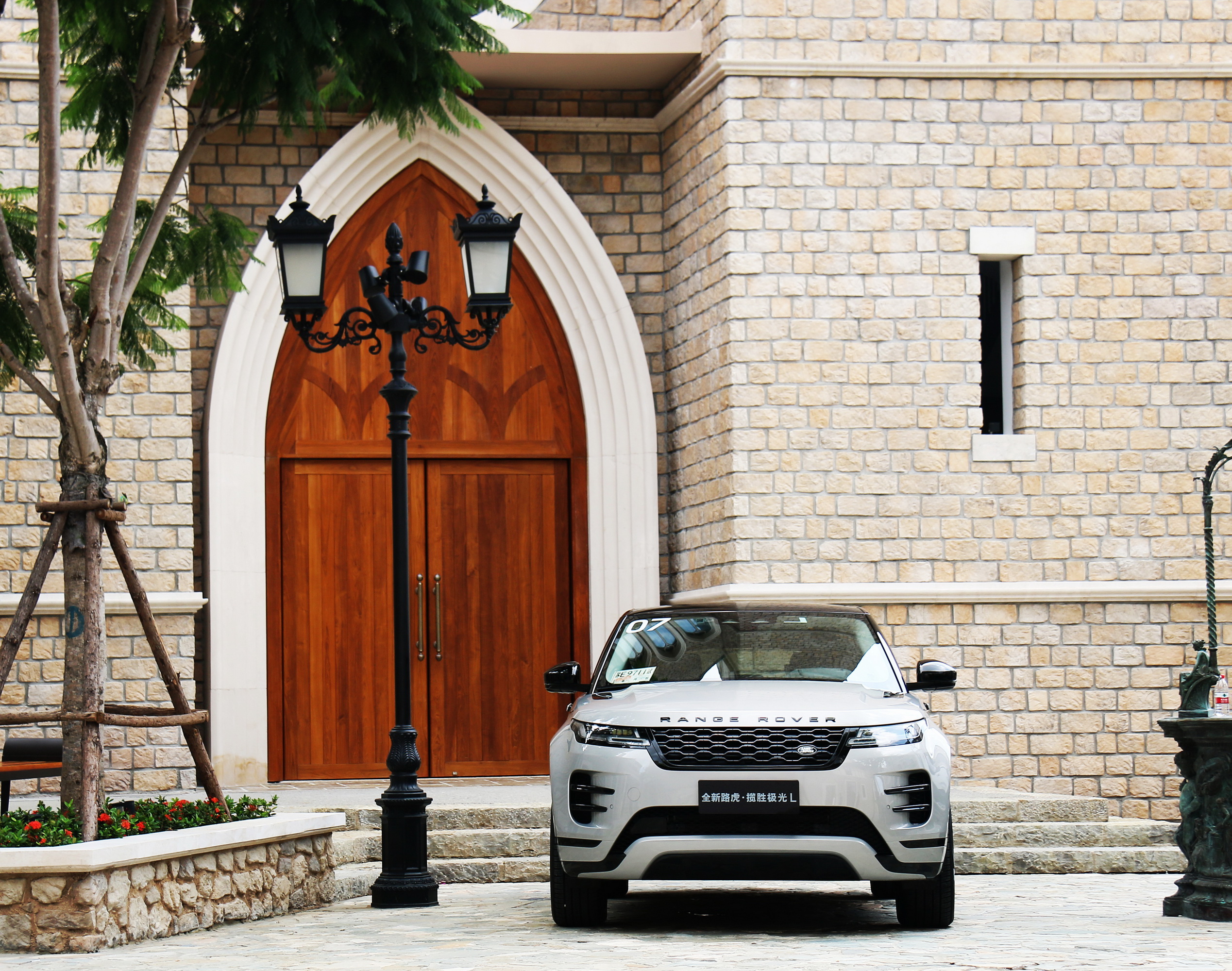 路虎揽胜极光l怎么样值得购买吗,2022路虎揽胜极光l值得买么