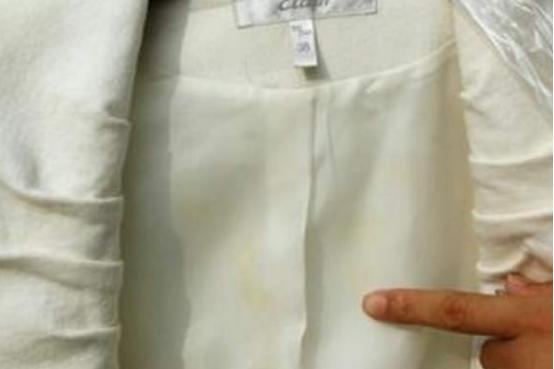 衣服发黄别扔一招变新,消毒液泡衣服发黄了怎么办