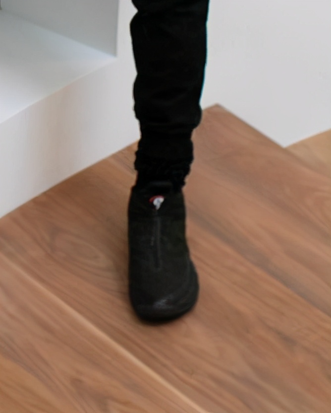 安踏韦德战靴,安踏碳板跑鞋第几代更帅