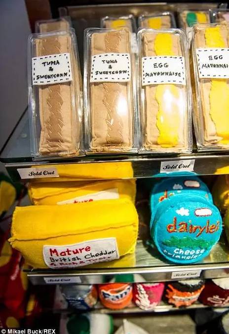 一个95后美女开了一家超市,85后美女开了一家超市