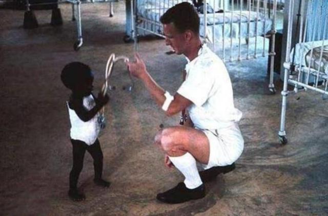 世界上最黑的婴儿眼睛都看不见了,世界上最黑的宝宝现在过的怎么样