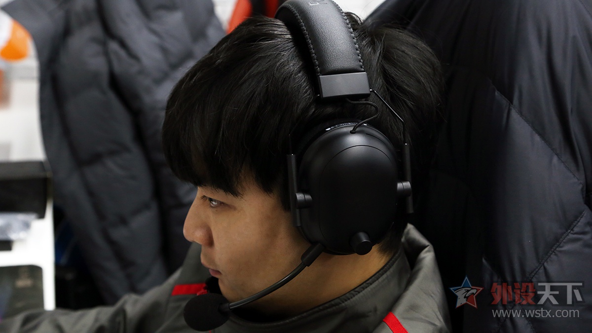 无线连接:雷蛇旋风黑鲨V2专业版游戏耳机评测