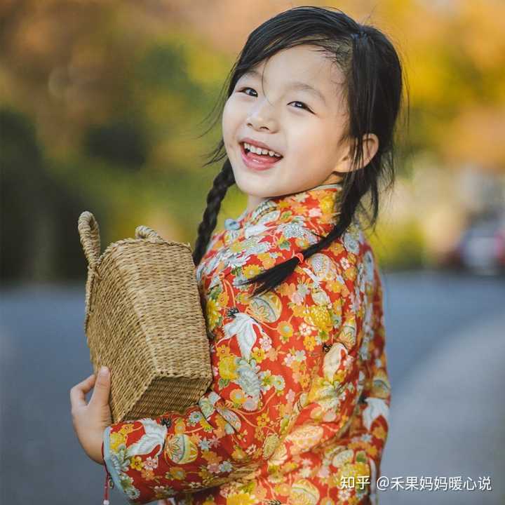 童装女童3-6岁公主裙冬款拜年,2023年最流行的衣服童装