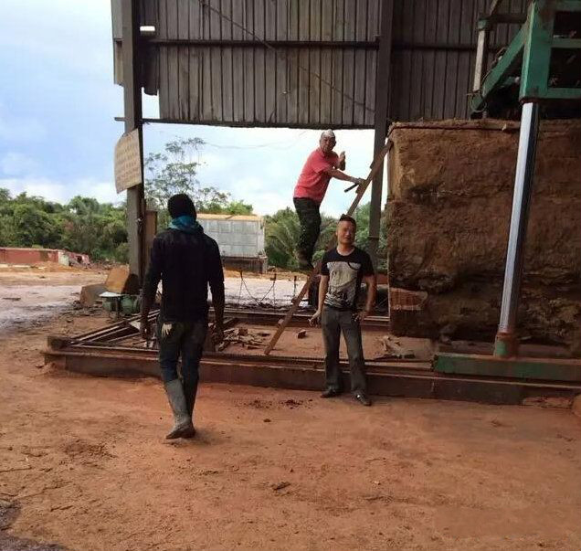 暗访东莞天价大板生产基地,原料全是称斤烂木头,富豪还排队来买