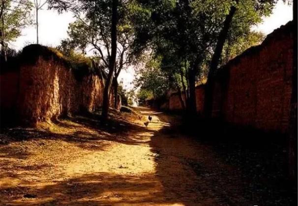 门口有横路子孙贵且富什么意思,大门口有横路子孙享富贵什么意思