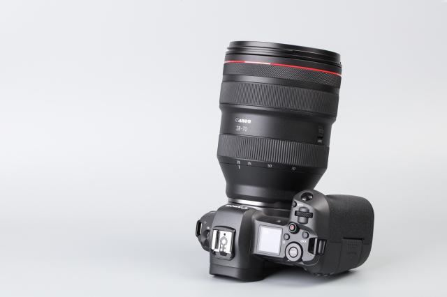 佳能rf70200f2.8和f4哪个好,佳能rf15-35f2.8测评