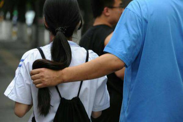 高三女生挤出母乳，却坚称自己是处女，罪魁祸首是胃药