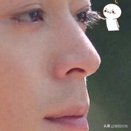 明星身体大数据丨王子文33码脚上热搜，罗云熙61cm腰追赶佟丽娅